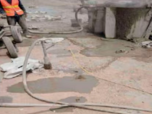 柳林水泥混凝土路面板底注浆技术 路面脱空注浆整治方案