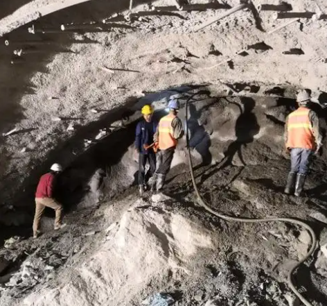 柳林拱顶带模注浆料的施工流程及注意事项